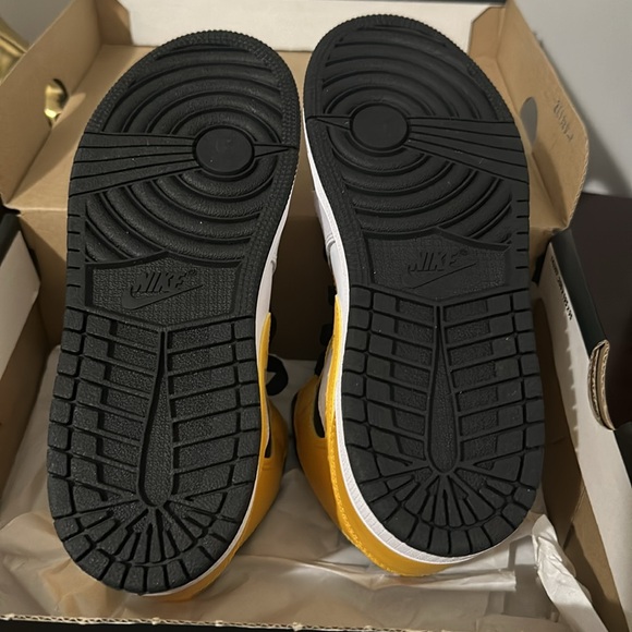 New Jordan white university gold- black 3Y - Picture 2 of 3